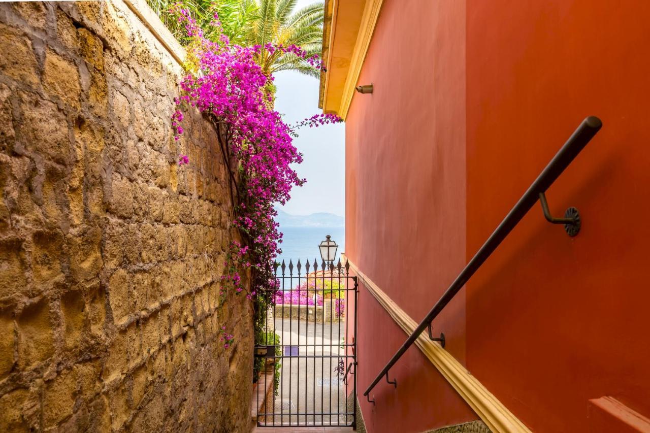 Villa Dolcevita With Parking By Napoliapartments Exterior foto